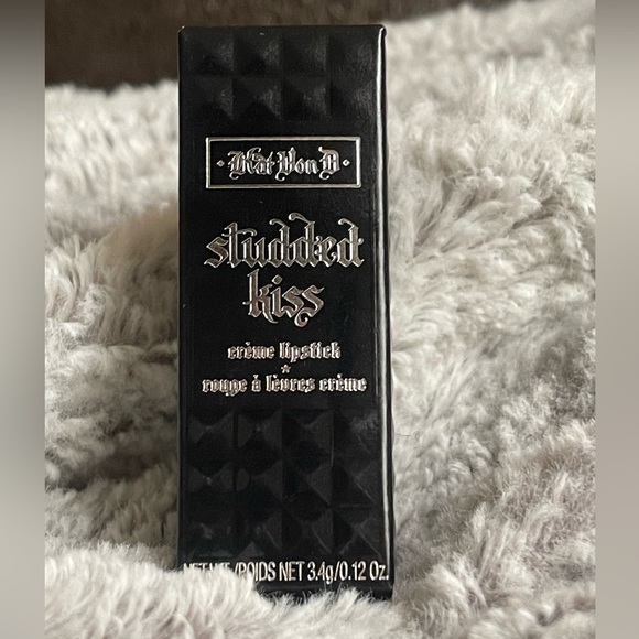 KVD Vegan Beauty: Studded kiss lipstick in Lovecraft - Picture 1 of 3